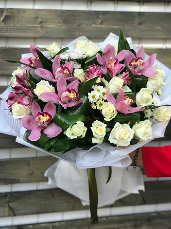 Букет цветов из: Розы и Хризантемы в Посёлок государственного племенного завода «Константиново»
