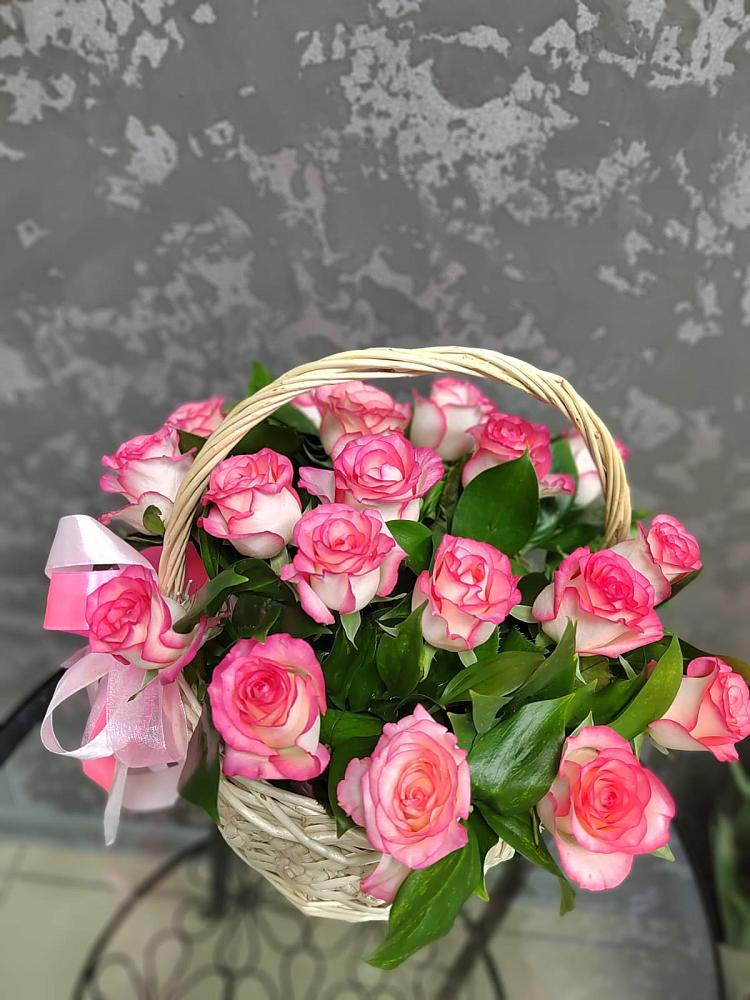 Цветочная композиция из Розы в корзине в Посёлок государственного племенного завода «Константиново»