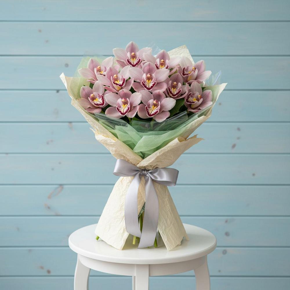 Букет цветов из: Орхидеи и Розы в Посёлок государственного племенного завода «Константиново»