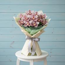 Букет цветов из:  Орхидеи и Розы в Посёлок государственного племенного завода «Константиново»