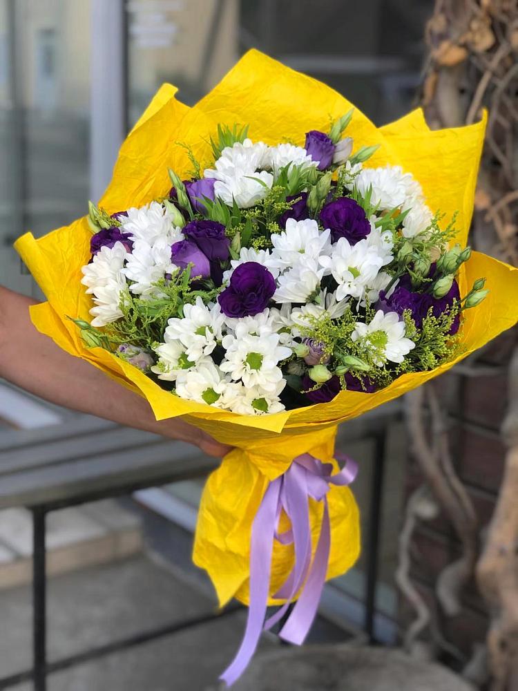 Букет цветов из: Ирисы, Хризантемы и Ромашки в Посёлок государственного племенного завода «Константиново»