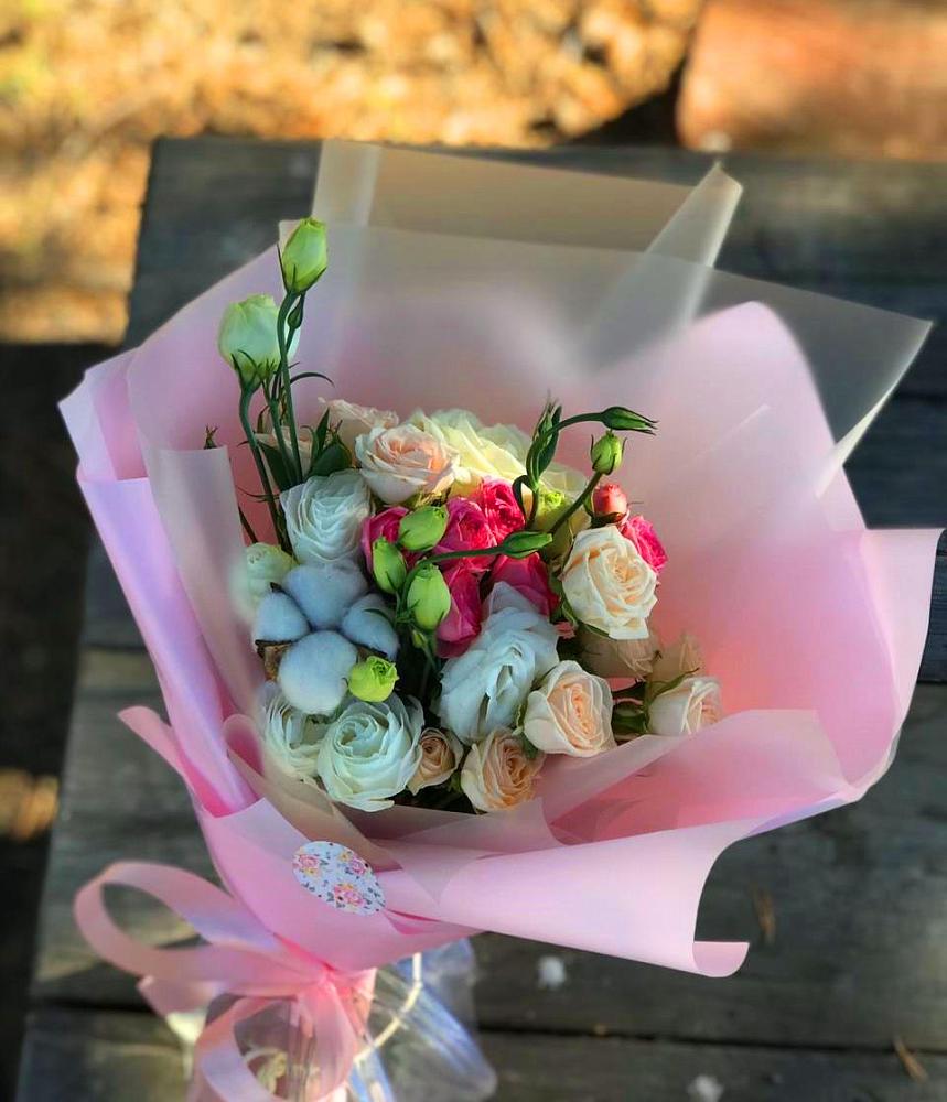 Букет цветов из: Розы и Лизиантусы в Посёлок государственного племенного завода «Константиново»