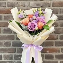 Букет цветов из:  Лизиантусы и Розы в Посёлок государственного племенного завода «Константиново»