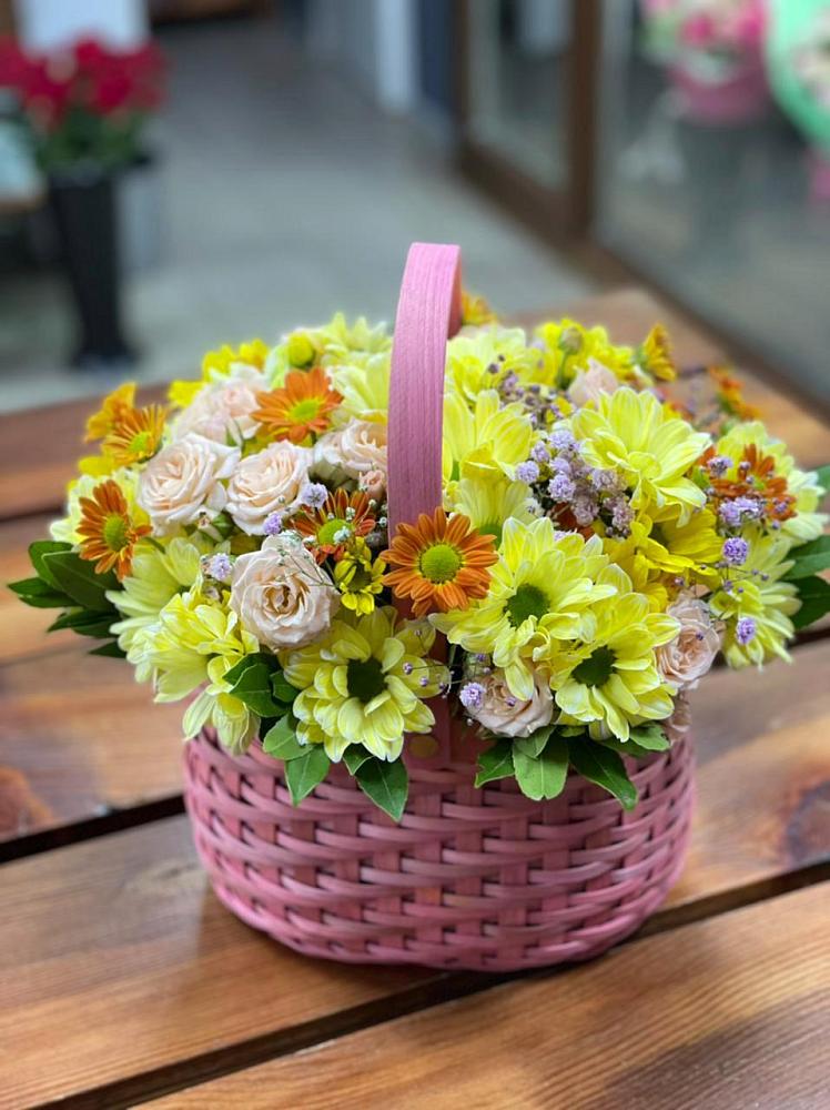 Цветочная композиция из Хризантемы и Розы в корзине в Посёлок государственного племенного завода «Константиново»