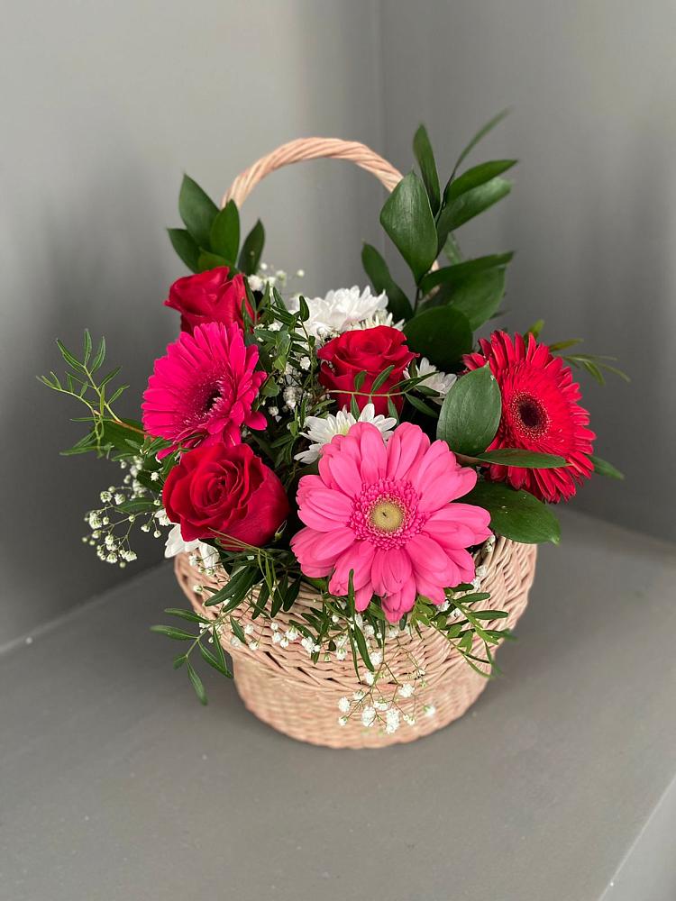 Цветочная композиция из Розы, Хризантемы и Герберы в корзине в Посёлок государственного племенного завода «Константиново»